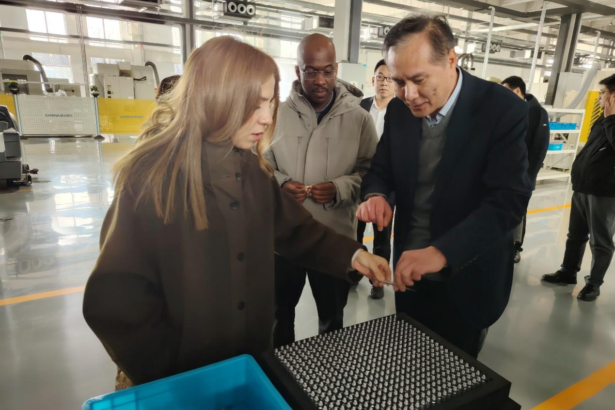 Delegation from the Embassy of the United Arab Emirates Visits Xinhua Surgical Instruments